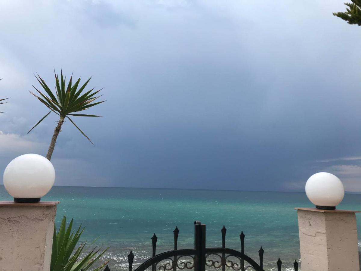 Holiday Home Sea Front Loutra Elevtheron Екстериор снимка
