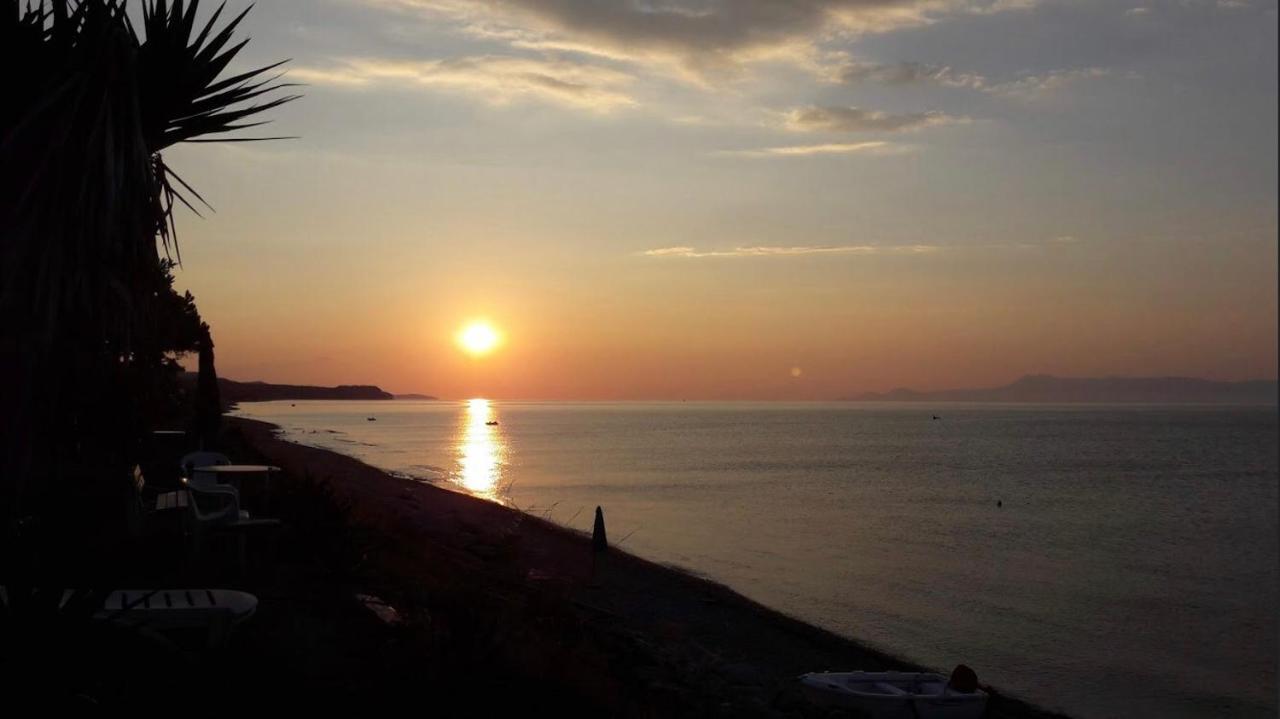 Holiday Home Sea Front Loutra Elevtheron Екстериор снимка