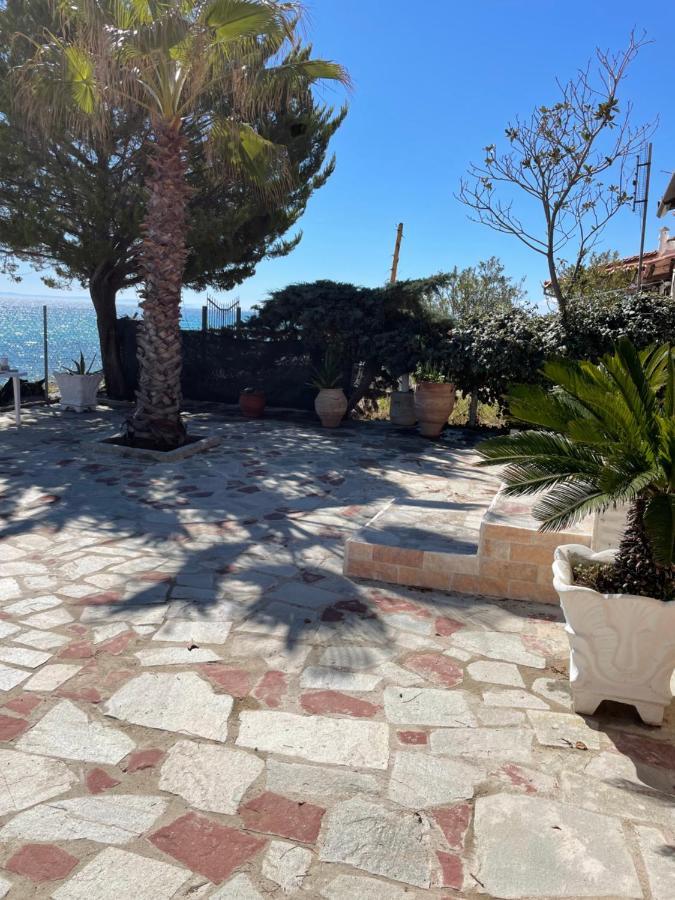 Holiday Home Sea Front Loutra Elevtheron Екстериор снимка
