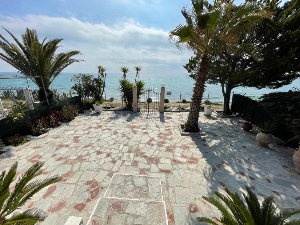Holiday Home Sea Front Loutra Elevtheron Екстериор снимка