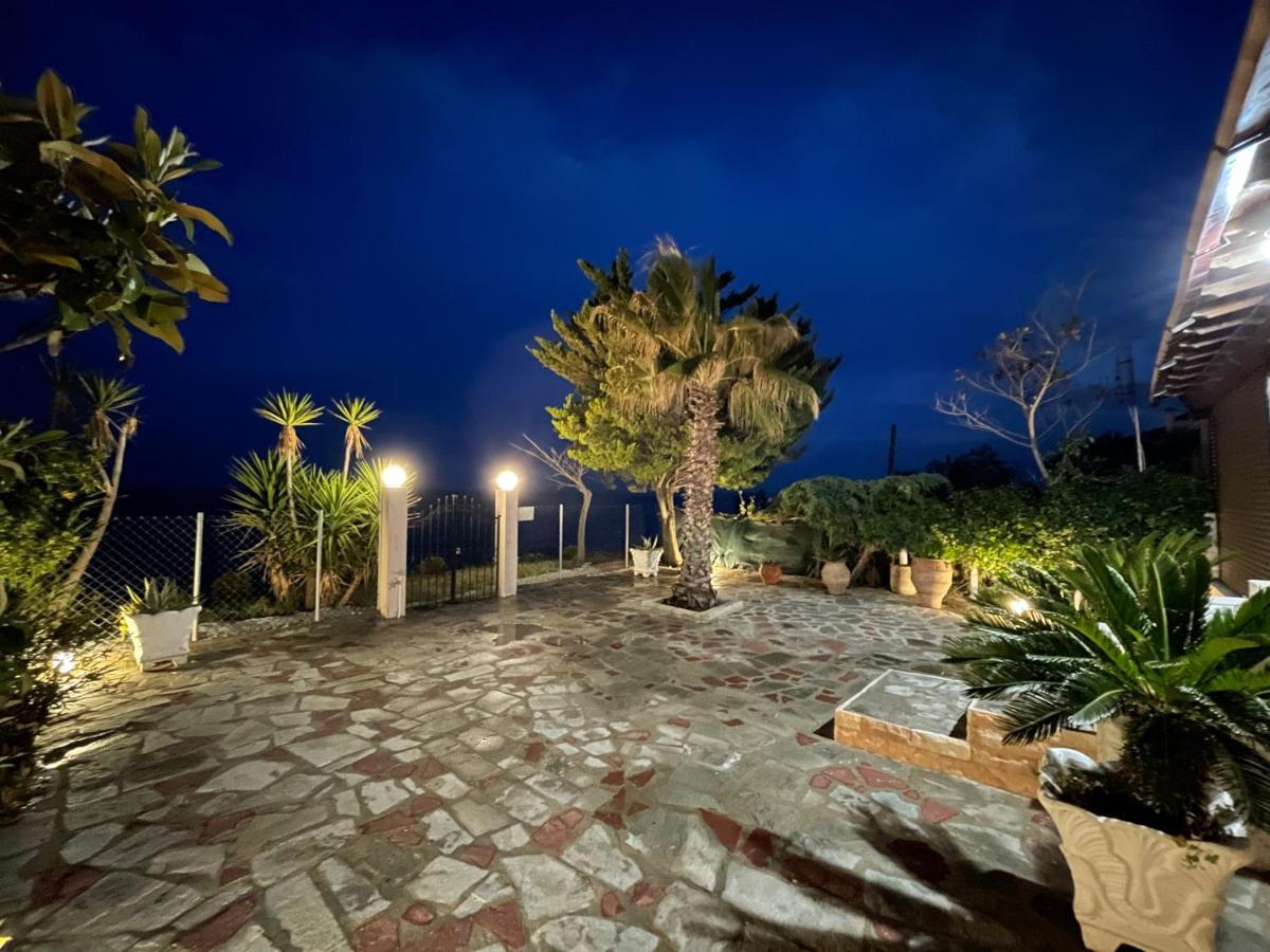 Holiday Home Sea Front Loutra Elevtheron Екстериор снимка