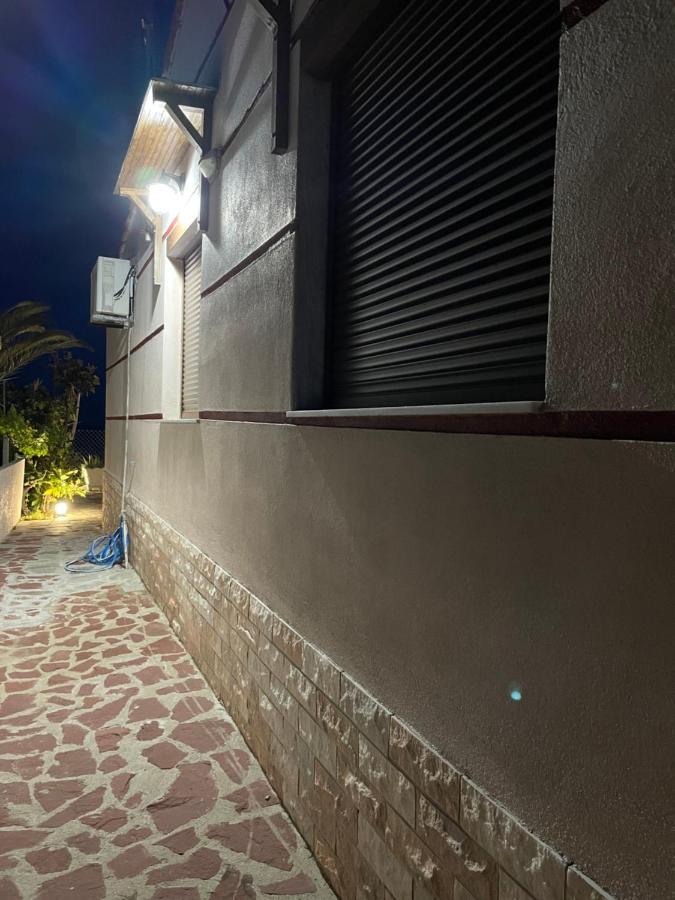 Holiday Home Sea Front Loutra Elevtheron Екстериор снимка