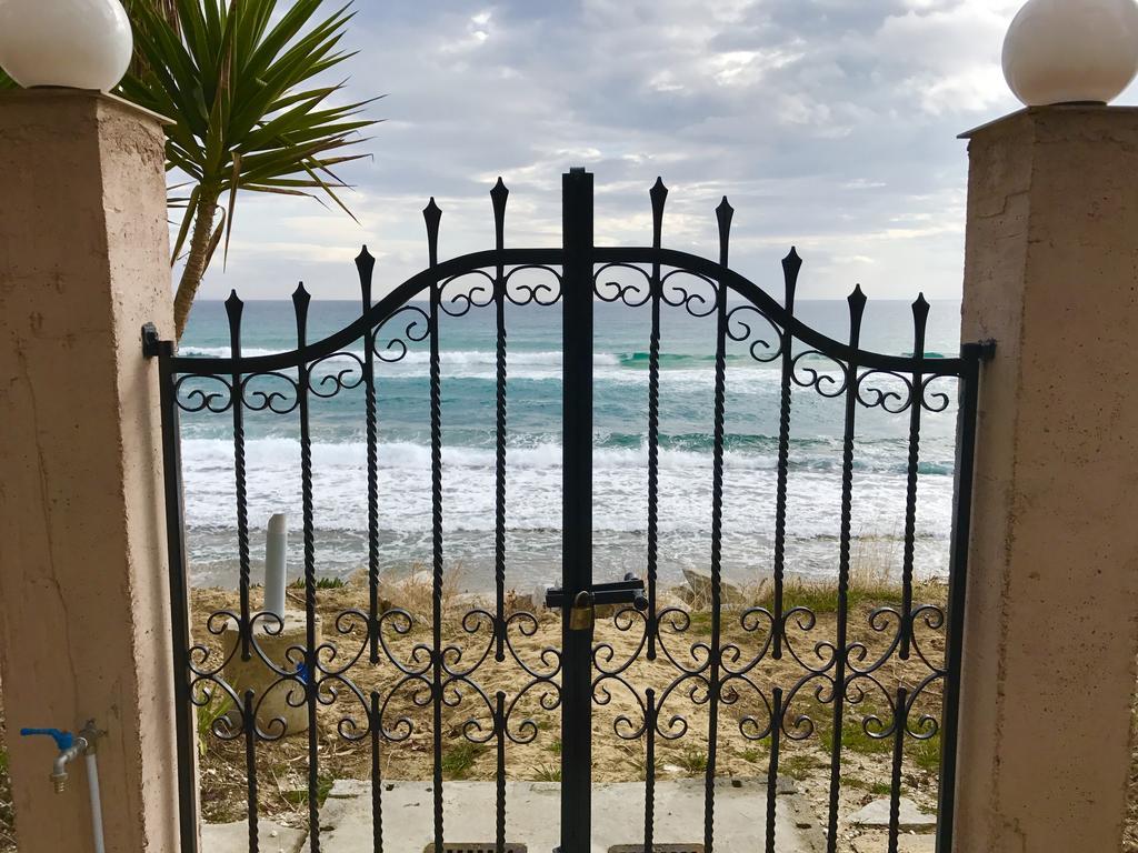 Holiday Home Sea Front Loutra Elevtheron Екстериор снимка