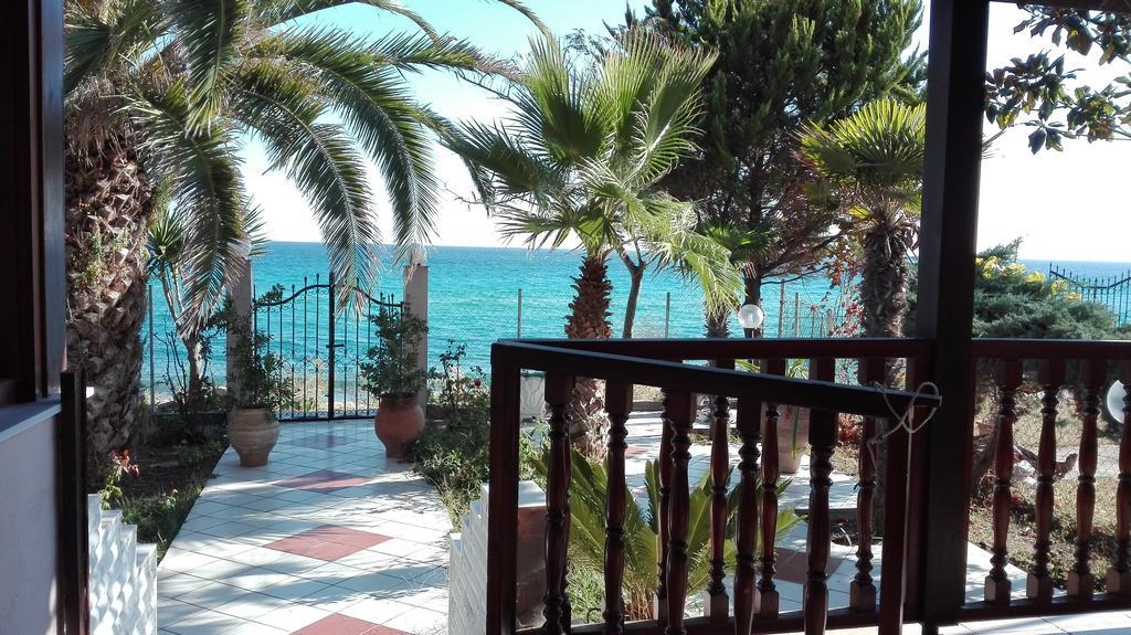Holiday Home Sea Front Loutra Elevtheron Екстериор снимка