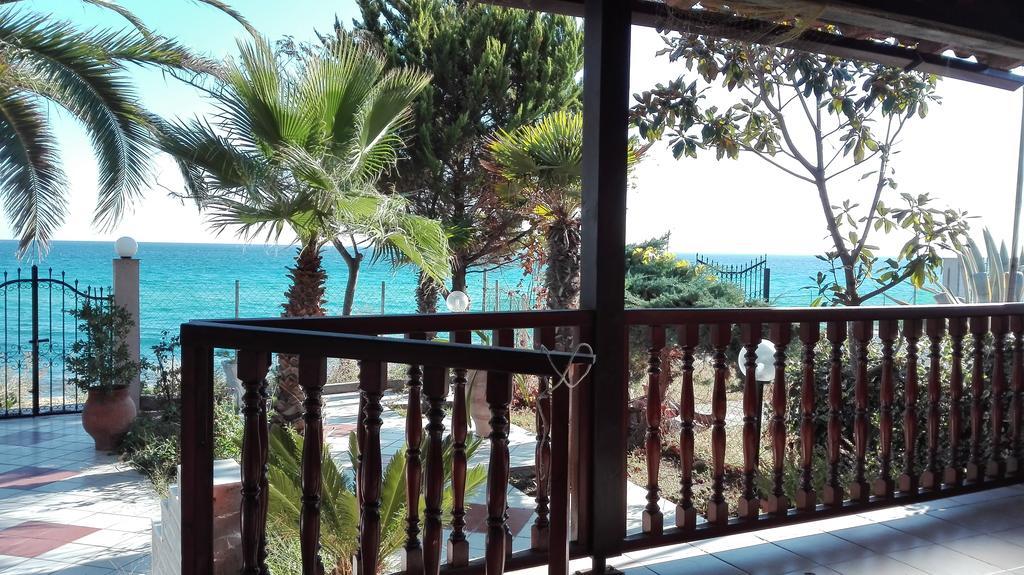 Holiday Home Sea Front Loutra Elevtheron Екстериор снимка