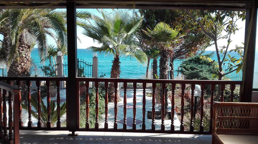 Holiday Home Sea Front Loutra Elevtheron Екстериор снимка
