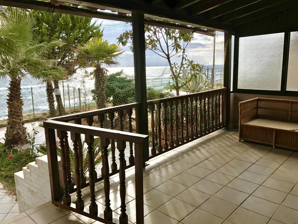 Holiday Home Sea Front Loutra Elevtheron Екстериор снимка
