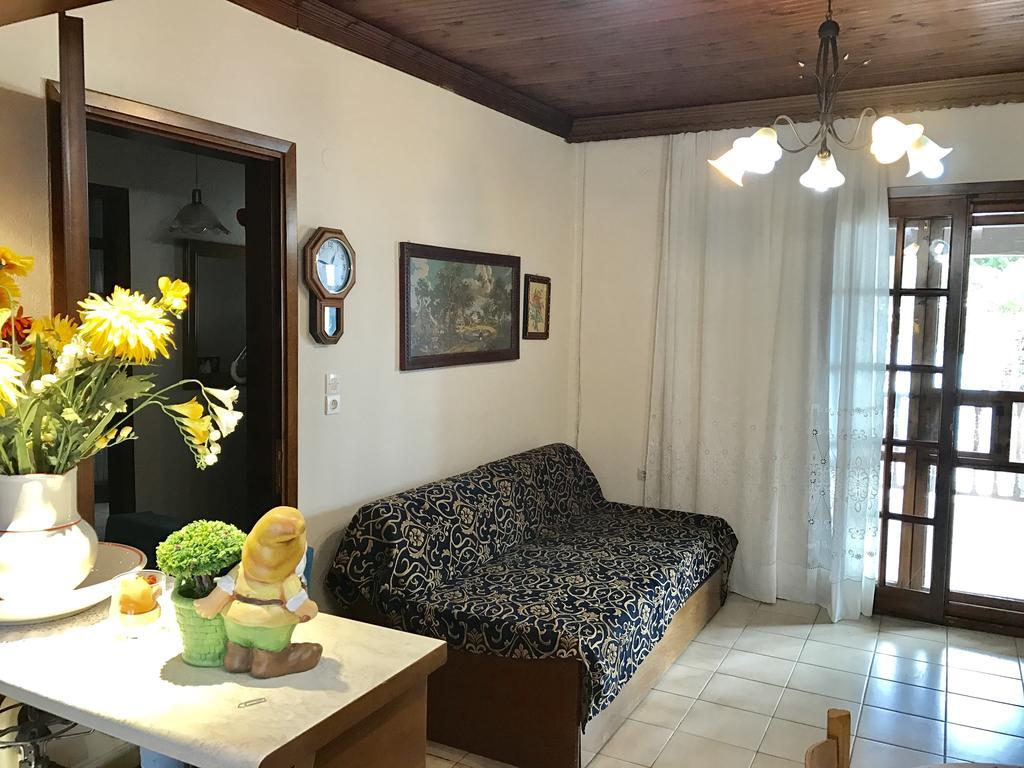 Holiday Home Sea Front Loutra Elevtheron Екстериор снимка